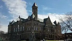 Das Coles County Courthouse in Charleston, seit 1978 im NRHP gelistet