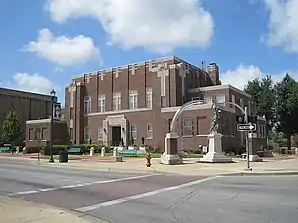 Das Craighead County Courthouse in Jonesboro (2012). Das Courthouse wurde 1934 im Stil des Art déco errichtet und ist seit September 1998 im National Register of Historic Places gelistet.