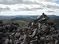 Der Gipfelcairn des Creag Leacach