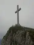 Das monumentale Kreuz auf dem Gipfel des Nivolet