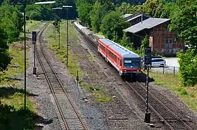 Gleisanlagen und Bahnsteig