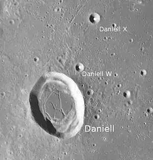 Daniell mit Nebenkratern (LROC-WAC)