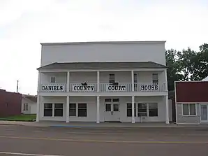 Daniels County Courthouse in Scobey, gelistet im NRHP Nr. 95000535