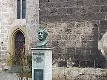 Die von Fahrner gestaltete Büste steht heute vor der Stadtkirche Geislingen