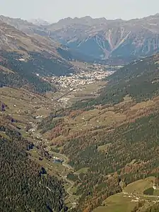 Blick nach Nordosten in die Mulde von Davos.