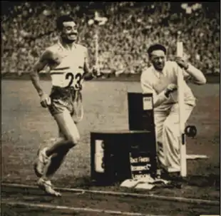 Marathon-Olympiasieger Delfo Cabrera bei seinem Zieleinlauf 1948