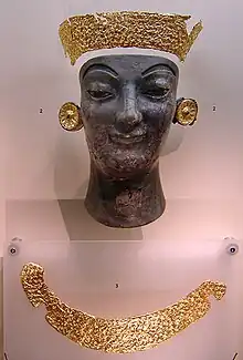 Elfenbein (brand­geschwärzt) und Gold, archaisches Griechenland