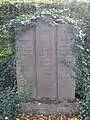 Denkmal zur Erinnerung an die Ermordeten der Shoa „Errichtet vom jüdischen Komitee Lager Hasenhecke“ (sc. DP-Lager Kassel) auf dem neuen Teil des Jüdischen Friedhof