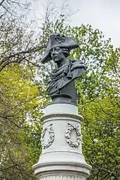 Büste auf dem Denkmal Friedrichs II. in Berlin-Friedrichshain