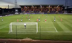 Blick in den Dens Park im November 2008