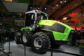 Deutz-Traktor Agro XXL mit Bogie-Achsen