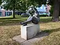 Skulptur „Die Sinnende“ von Horst Brühmann auf dem Friedensplatz