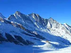 Blick im Winter 2006 vom Mittelallalin auf Mischabel, links Täschhorn, dann Dom und Lenzspitze.