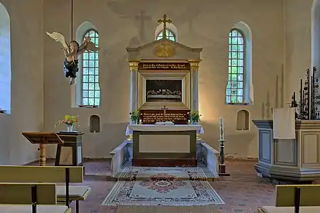 Ansicht der Altar-Fensterfront