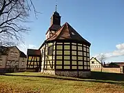 Sechseckiger Ostschluss der Dorfkirche Tuchen