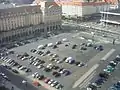 Blick von der Kreuzkirche auf den Altmarkt (2006) vor seiner Neugestaltung: Nutzung als Parkplatz