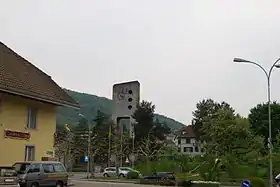 Zentrum von Dulliken, im Hintergrund der Turm der katholischen Kirche