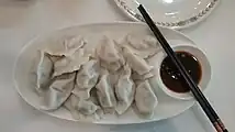 Typisches Jiaozi-Gericht mit Dip, Fresno 2019