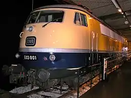 E 03 001 in Kobaltblau/Beige im Verkehrsmuseum Nürnberg