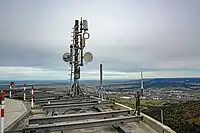 Zum Himmel gerichtete EAN-Sektorantenne mit Remote Radio Head