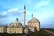 Linkes Bild: Külliye Sultan Bayezids II. in EdirneRechtes Bild: Bayezid-Moschee in Istanbul