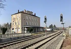 Bahnhofsgebäude und Gleise 5/6, Richtung Augsburg Hbf