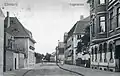 Die Angerstraße mit dem Logenhaus (2. v. r.). Mehrere Häuser dieser Straße gehörten Freimaurern. (vor 1920)