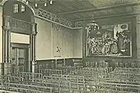 Die Aula mit dem Monumentalgemälde von Adolf Schlabitz (um 1907)