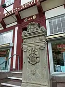 Wappen der Adelsfamilie Raven an der Ratsapotheke Einbeck (~16. JH)