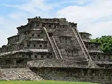 „Nischenpyramide“ von El Tajín (um 700 n. Chr.)