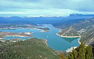 Mediano-Stausee mit Pyrenäen