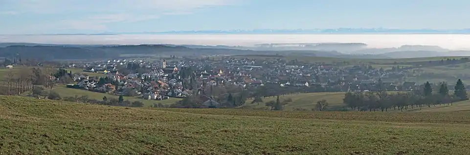 Blick vom Witthoh auf Emmingen bei Inversionswetterlage und Alpensicht