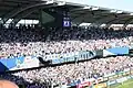 Fans des IFK feiern den 6:0-Sieg im ersten Spiel im neuen Stadion gegen die Rivalen vom Djurgårdens IF am 10. April 2009