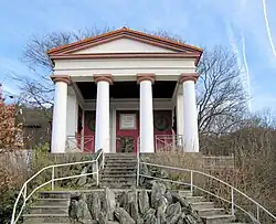 Der Kaisertempel am Berg Staufen (2010).