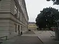 Nebengebäude und hinterer Schulhof