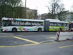 Ein AVG Ersatzbus des Typs Mercedes-Benz O 405 GN2 CNG (ex Duisburger Verkehrsgesellschaft) 2012 während Königsplatzumbau in Augsburg (Projekt Augsburg City)