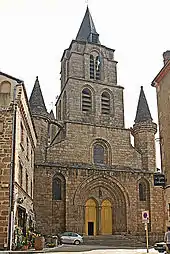 St-Junien, Westwerk und Fassade von Westen