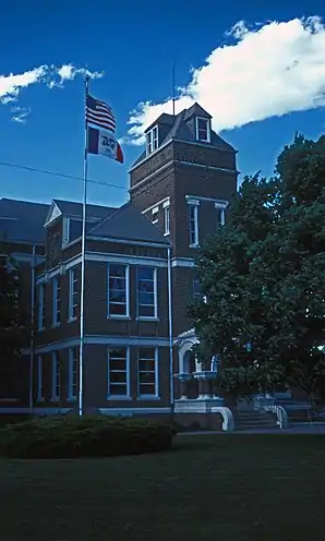 Das Fremont County Courthouse in Sidney, seit 1981 im NRHP gelistet