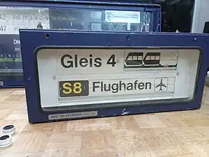 Fallblattanzeiger vom Bahnhof Leuchtenbergring, Gleis 4