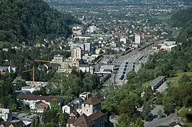 Blick auf den Bahnhof Feldkirch, am rechten Bildrand das Areal der früheren Wagenwerkstätte