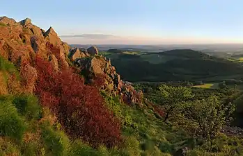 Felsriegel im Gipfelbereich mit Blick nach Westen, rechts der Stellberg