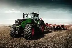 Böser Blick an einem landwirtschaftlichen Nutzfahrzeug: Fendt 1000 Vario