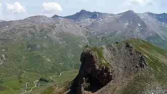 Der Fimberpass vom Ritzenjoch aus gesehen, unten links die Heidelberger Hütte