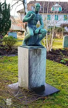 Grabplastik von August Suter auf dem Friedhof Rosengarten in Aarau.