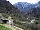 Beobachtungsstand mit Blick auf den Feuerbereich Ponte Verde und Passstraße