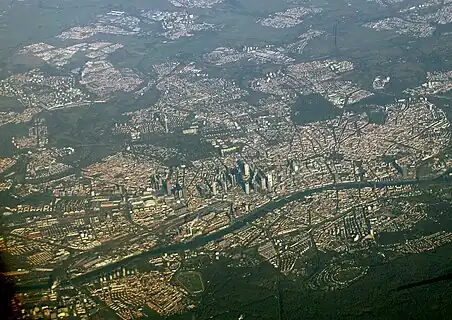 Luftbild von Frankfurt am Main beim Überflug (2013)