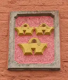 Trippen (Wappen der Priesterfamilie Laman-Trip; Prinzeßstraße)