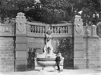 Froschbrunnen, 1900 (oben die Villa Wirth)