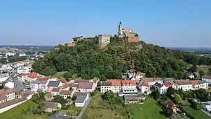 Westansicht von Güssing mit der Burg im Zentrum