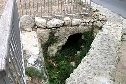 Einstieg in die Għar ta’ Għejżu.